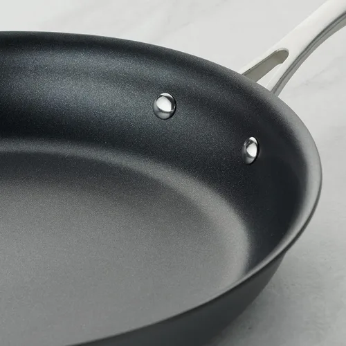Vista 7 de Tramontina OnyxPro - Juego de 8 utensilios de cocina anodizados duros antiadherentes con tapas de vidrio, ollas y sartenes, apto para horno