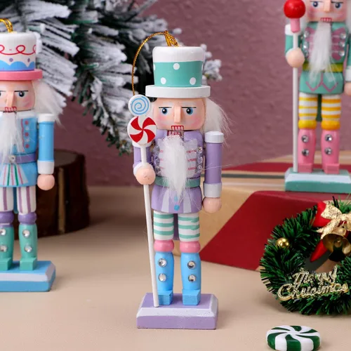 Vista 5 de Amosfun 4 adornos de cascanueces de madera – 4.7 in de alto soldado cascanueces figuras pastel cascanueces adorno colgante de árbol