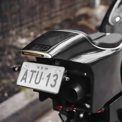 Vista 3 de Zpana Cubierta para placa de motocicleta, protector transparente irrompible para placa de motocicleta con tornillos y tapas de instalación, cubierta