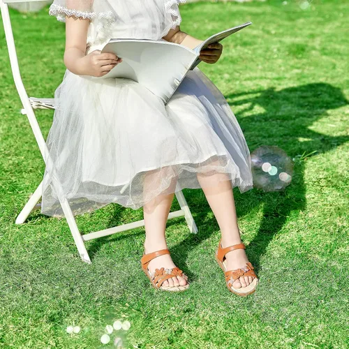 Vista 3 de Felix & Flora Sandalias para niña pequeña - Zapatos de vestir para niña de flores, puntera abierta, zapatos planos de verano para niños pequeños