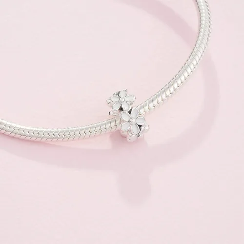 Vista 5 de PANDORA Jewelry - Abalorio espaciador de margaritas blancas Impresionantes pulseras con dijes de flores Encanto perfecto para mamá, hermana, hija