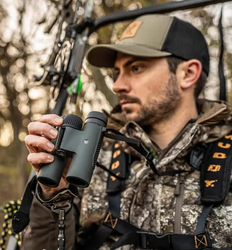 Vista 7 de Binoculares Vortex Triumph HD 10x28 Óptica HD, trípode adaptable, impermeable, a prueba de niebla, a prueba de golpes, incluye funda de transporte