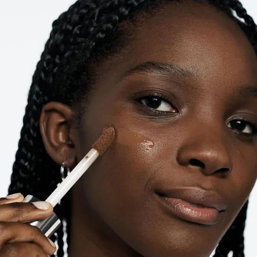 Vista 6 de Clinique Beyond Perfecting Lightweight Liquid Foundation + Concealer For Dry Combination to Oily Skin Types Full Coverage + Natural Matte Finish
