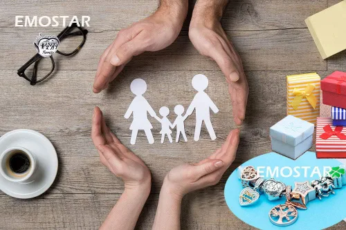Vista 4 de EMOSTAR Abalorio familiar de plata de ley con forma de corazón para pulseras