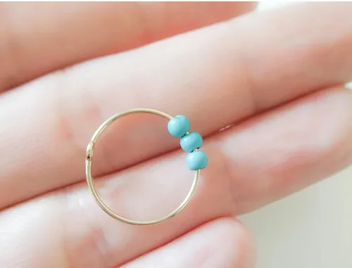 Vista 5 de Anillo de ansiedad para aliviar el estrés, anillo triple de cuentas de turquesa natural, anillo giratorio con relleno de oro de 14 quilates