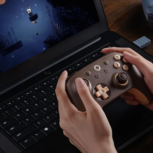 Vista 2 de 8Bitdo Ultimate 2C Wireless Controller for Windows PC and Android, with 1000Hz Polling Rate, Hall Effect Joysticks and Hall Triggers, and Remappable