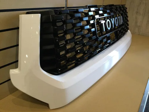 Vista 2 de Toyota 2019-2021 Tundra 040 Super White TRD Pro Grill Subensamblaje 53101-0C070-A0