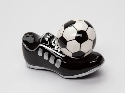 Vista 6 de CG - Zapatos de fútbol magnéticos con salero y pimentero, negro, 4 1/2 pulgadas x 1 3/4 pulgadas x 3 pulgadas de alto (SS-CG-10466)