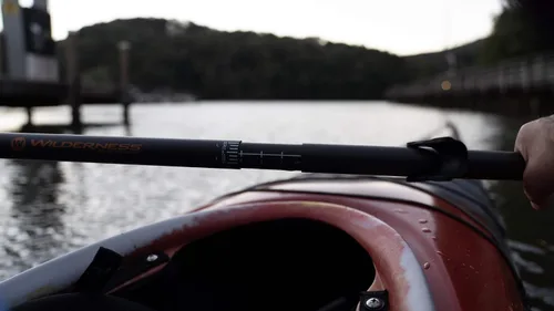 Vista 4 de Apex Carbon Recreation/Touring Kayak Paddle Hoja de fibra de carbono Eje de fibra de carbono ajustable