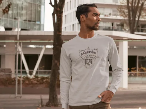 Vista 7 de Pop Threads Peaky Blinders Merchandise The Garrison Tavern Camiseta de manga larga completa