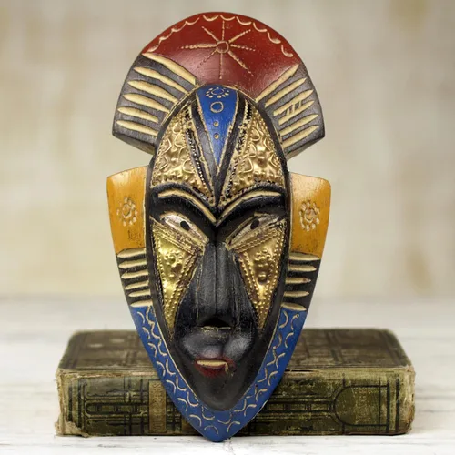 Vista 3 de NOVICA Máscara artesanal de madera africana hecha a mano con detalles de latón, madera de latón multicolor 'Opeyemi