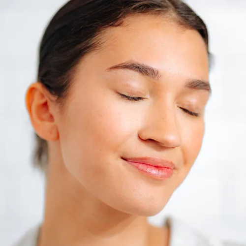 Vista 3 de Beauty Cuidado facial iluminador con vitamina C, minimizando los poros y limpiador facial para una limpieza profunda suave con aloe orgánico