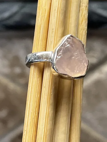 Vista 3 de Anillo de plata de ley sólida de cuarzo rosa rosa natural crudo 925 tamaño 6.25