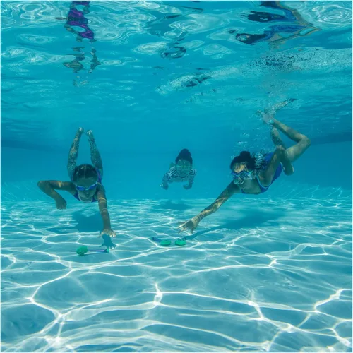 Vista 6 de SwimWays Disney Princess Ariel - Varitas de buceo con purpurina, paquete de 3, juguetes de baño y suministros de fiesta en la piscina para niños