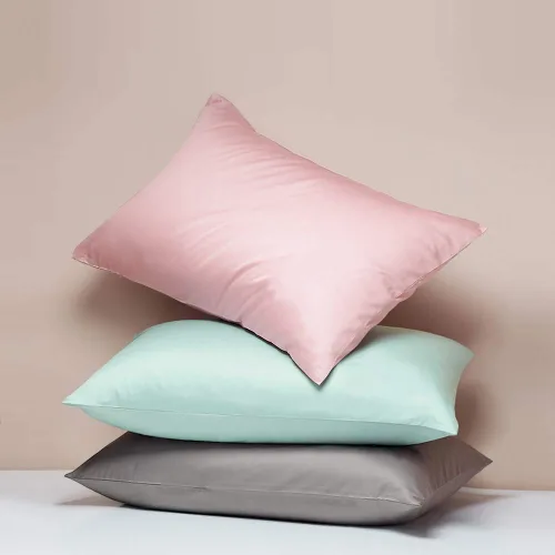 Vista 2 de FLXXIE Paquete de 2 fundas de almohada de satén con cremallera para niños pequeños, 13 x 18 pulgadas, lujosas y sedosas, suaves, de viaje, para Negro