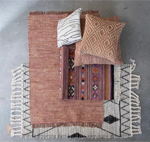 Vista 3 de Bloomingville Funda de almohada de algodón con diseño de líneas abstractas, gris y negro, 18 x 18 pulgadas