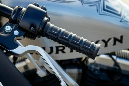 Vista 6 de Kuryakyn 6673 Dillinger Puños para control del acelerador de doble cable: motocicletas Harley-Davidson 1996-2019, negro satinado, 1 par