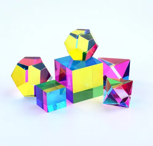 Vista 7 de CMY Cubes The Motus (1.969 in) - Poliedro cian, magenta y amarillo - Mezcla de colores sustractiva icosaedro óptico - Enseña la mezcla