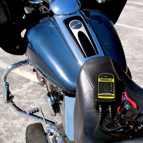 Vista 2 de Clore Automotive CHARGE IT! 4502 - Mantenedor de batería de 6/12 voltios y 2.5 amperios