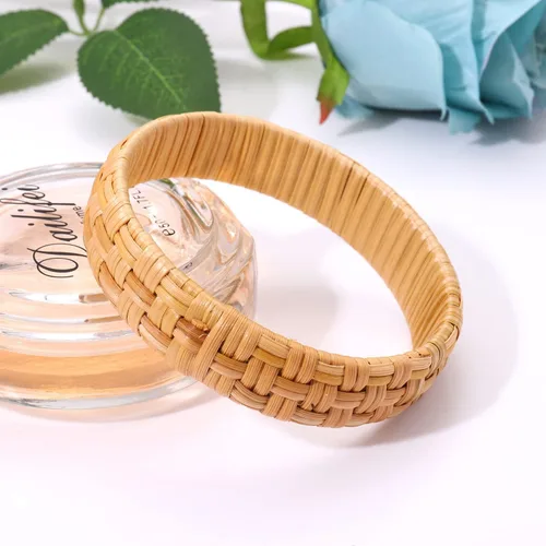 Vista 4 de 2 pulseras de ratán para mujer, hechas a mano, ligeras, trenzadas, de mimbre y pajilla, pulseras tejidas de ratán bohemio grueso para niñas, joyería