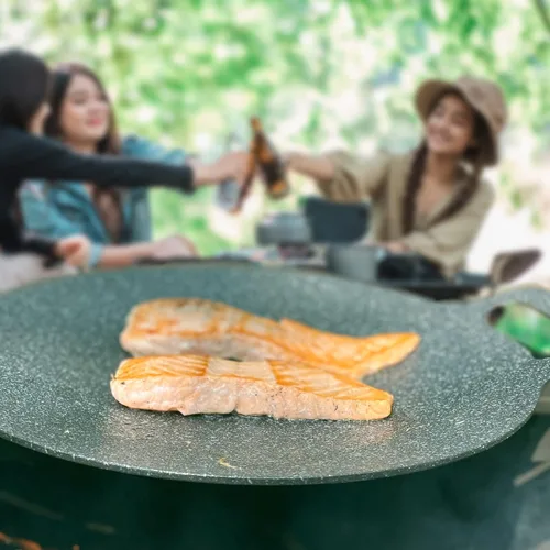 Vista 7 de Saltlas Sartén de barbacoa de estilo coreano para estufa, camping e IH, parrilla redonda de 13 pulgadas con doble fondo, sartén con revestimiento