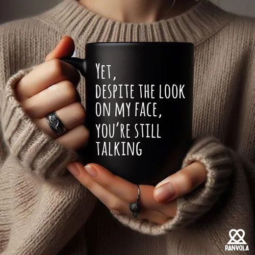 Vista 4 de Panvola Yet Despite The Look On My Face You're Still Talking Sarcastic Gift to Coworkers Divertidas tazas de sarcasmo taza de café de cerámica Negro