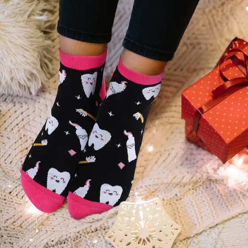 Vista 5 de Vicenpal 5 pares de calcetines novedosos para mujer con dientes de enfermera, dentista, higienista, regalo para Navidad, enfermería, médico