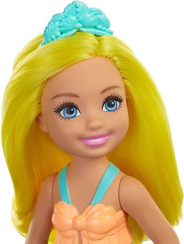 Vista 4 de Barbie Dreamtopia - Muñeca de sirena Chelsea, 6.5 pulgadas con pelo y cola amarillos