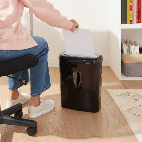 Vista 6 de Amazon Basics - Trituradora de papel y tarjetas de crédito de alta seguridad con micro corte de 6 hojas para casa y oficina, negra
