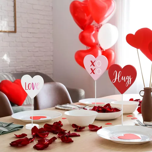 Vista 4 de 3 piezas de decoración de mesa de madera en forma de corazón para el día de San Valentín con base adornos de corazón para el día de San Valentín