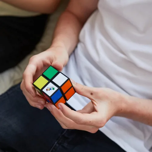 Vista 7 de Rubik's Juego de Rompecabezas de Cubo Avanzado Set 3 x 3 + 2 x 2 – Pack de 2 y Cubos 3 x 3 Originales con Colores Combinados – 6064009 – Juguete