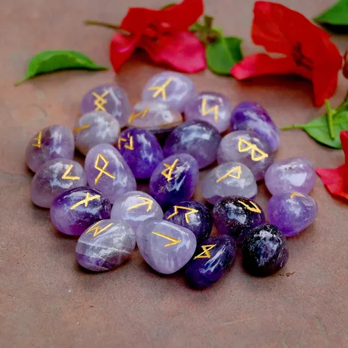 Vista 6 de Crocon Juego de 25 piedras preciosas de amatista con alfabeto de Futhark de saúco, símbolo grabado, juego de 25 piezas para Feng Shui, equilibrio