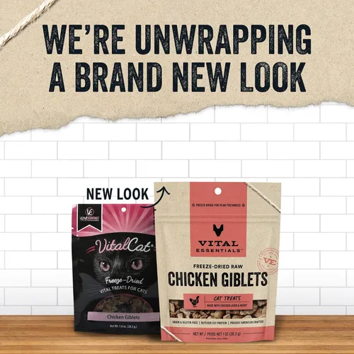 Vista 3 de Vital Essentials Golosinas para gatos liofilizadas crudas Menudillos de pollo 1 oz Paquete de 2