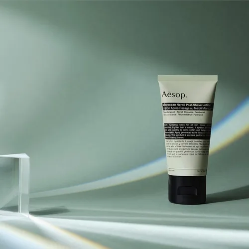 Vista 4 de Aesop Loción marroquí Neroli Post Shave Loción hidratante diaria unisex potenciada con aceites botánicos Calma y calma la piel 2 onzas / 2.0