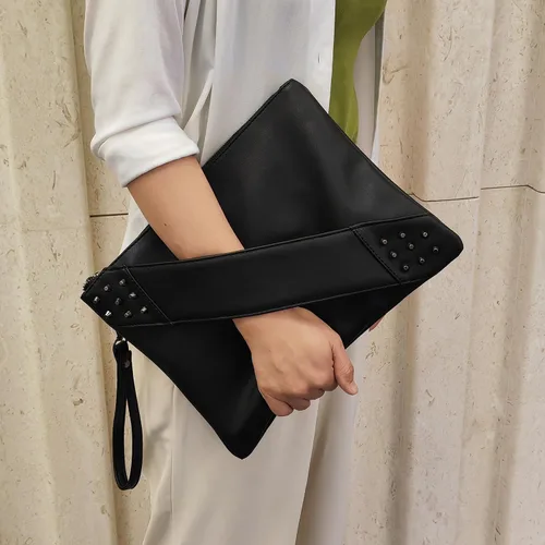 Vista 2 de Bolso cruzado de cuero sintético con remache para mujer, bolso de embrague con correa de mano