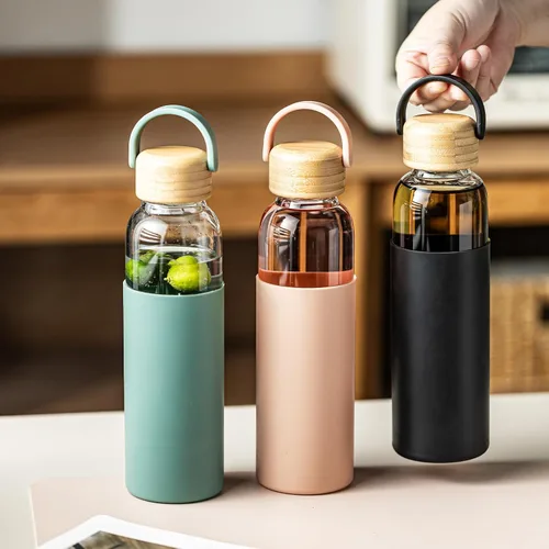 Vista 6 de Botella de agua de vidrio de borosilicato de 21 onzas con funda antideslizante y tapa a prueba de fugas - Botella de bebida reutilizable para 2