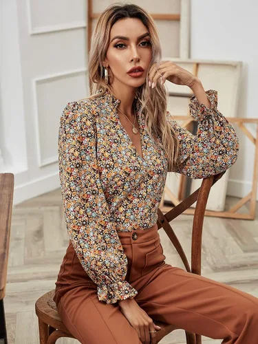 Vista 3 de Floerns Blusa de manga larga con cuello en V y estampado floral bohemio para mujer