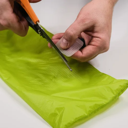 Vista 4 de GEAR AID Tenacious - Parches de silicona para reparación de tiendas de campaña y lona, 3 x 5 pulgadas