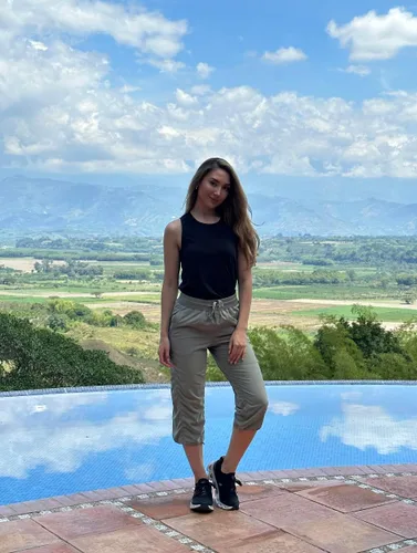 Vista 6 de RBX Active - Pantalón capri de cuerpo ligero y tejido elástico con cordón, moda para la mujer