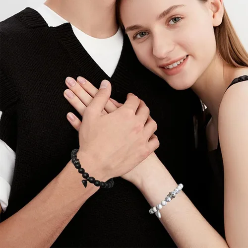 Vista 2 de WVT Pulseras a juego para parejas, regalos de relación a larga distancia para mujeres y hombres, juego de pulseras para él y para ella para novio