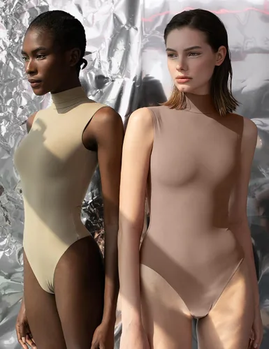 Vista 36 de PUMIEY Body sin mangas con cuello alto falso para mujer, colección Sharp