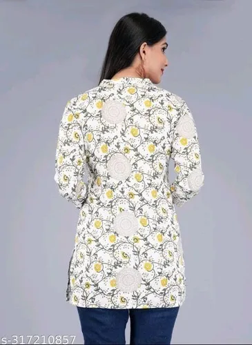 Vista 2 de aarti fashion__Kurta de seda khadi con estampado floral para mujer