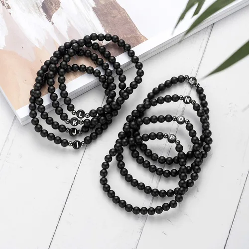 Vista 7 de XIA YAN Pulseras de cuentas de letras hechas a mano de ónice negro y howlita blanca de 0.236in para mujeres y hombres, pulseras iniciales, regalos