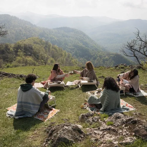 Vista 4 de Té de hierbas armenio No. 2 – Rayos suaves Mezcla de hojas sueltas calmante con tilo, caqui seco, canela y cártamo Caja de regalo de té Wellness