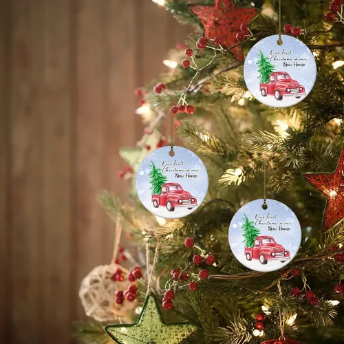 Vista 8 de Adornos redondos de cerámica para Navidad, camión rojo de Navidad, nuestra primera Navidad en nuestro nuevo hogar, adornos para árbol de Navidad