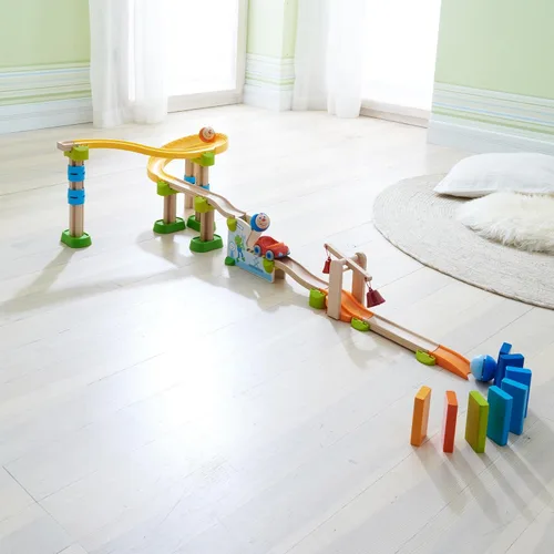 Vista 8 de HABA Juego de carreras de pelota y pista con coche y dominó, 16 piezas Kullerbü Marble Runs y juegos de construcción para niños de 2 años