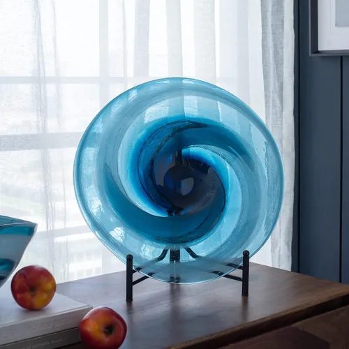 Vista 3 de A&B Home Placa de carga en espiral azul – Placa de carga grande de vidrio circular, decoración del hogar de mesa, pieza de acento de mesa de café