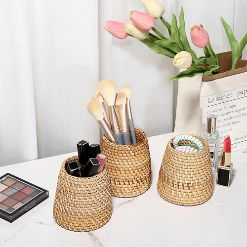 Vista 7 de BTSKY Paquete de 3 vasos de ratán, soportes para lápices de escritorio hechos a mano, soporte para brochas de maquillaje, cesta tejida