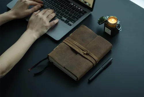 Vista 6 de Diario de cuero hecho a mano con papel rayado de lujo y pluma Cuaderno de escritura diario Cuaderno diario encuadernado para hombres y mujeres