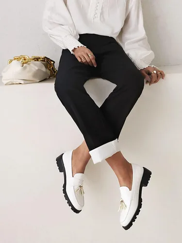 Vista 2 de Mocasines gruesos de charol con borla para mujer, estilo casual, sin cordones, con plataforma